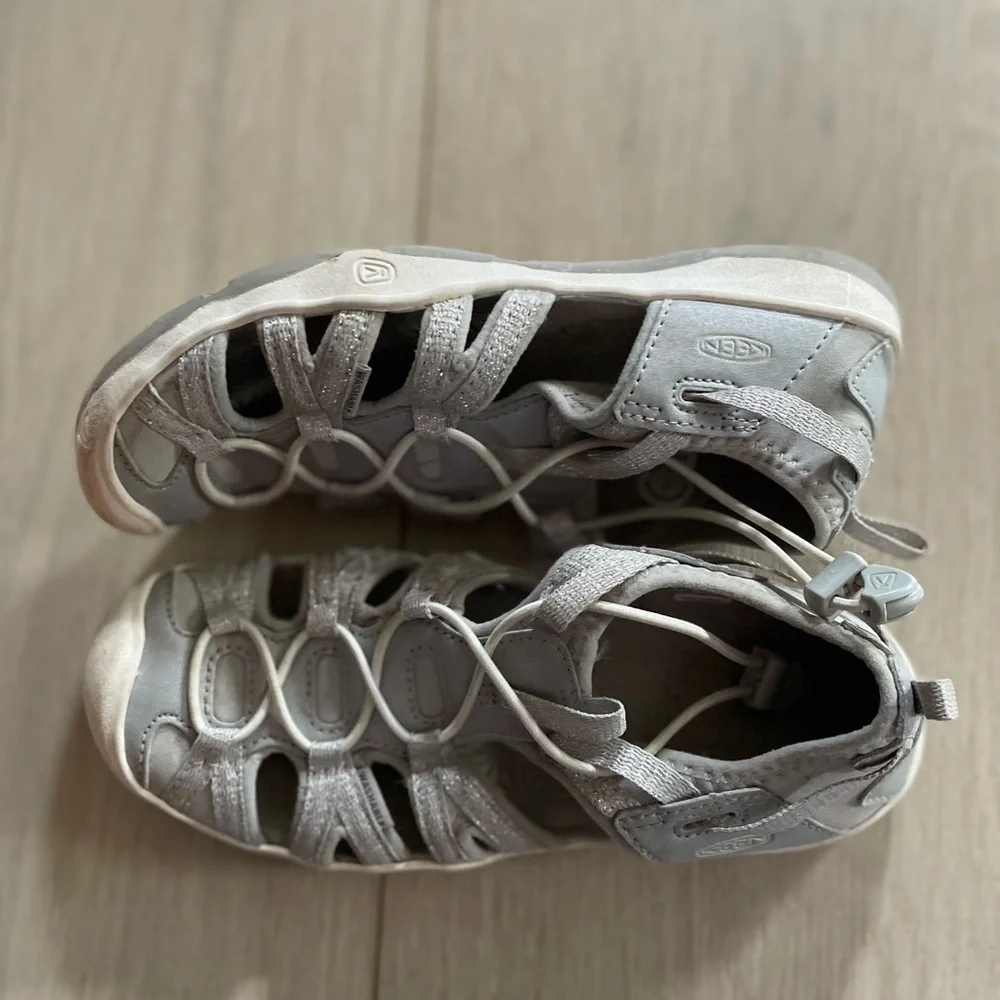 Keen‎ Girls Moxie Sandal Waterproof Outdoor Hiking Play Shoes Water Silver sz 2